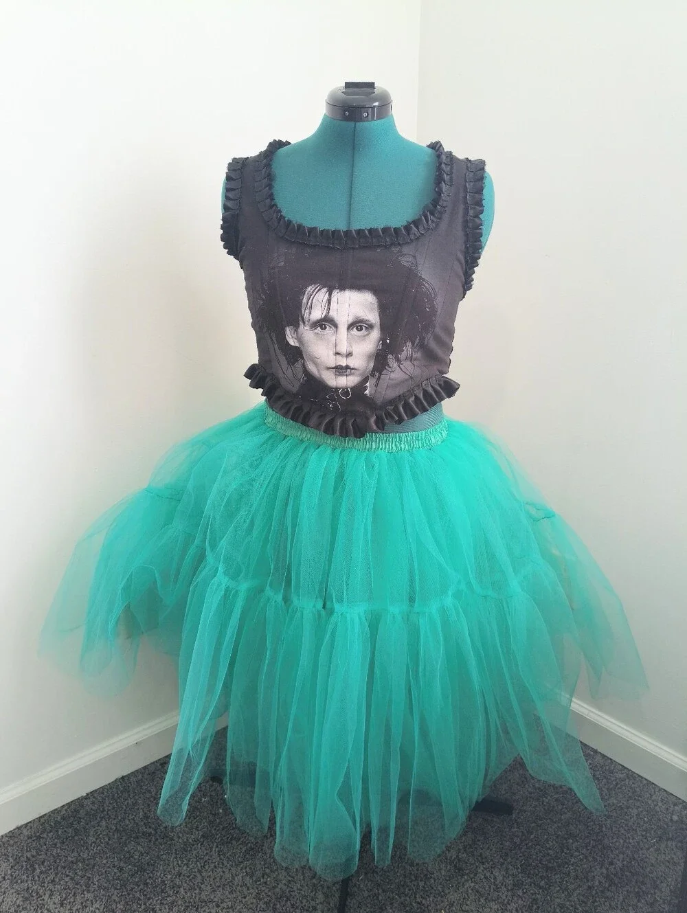 Edward Scissorhands Corset. 🦠💀💚 - Picture 3 of 3